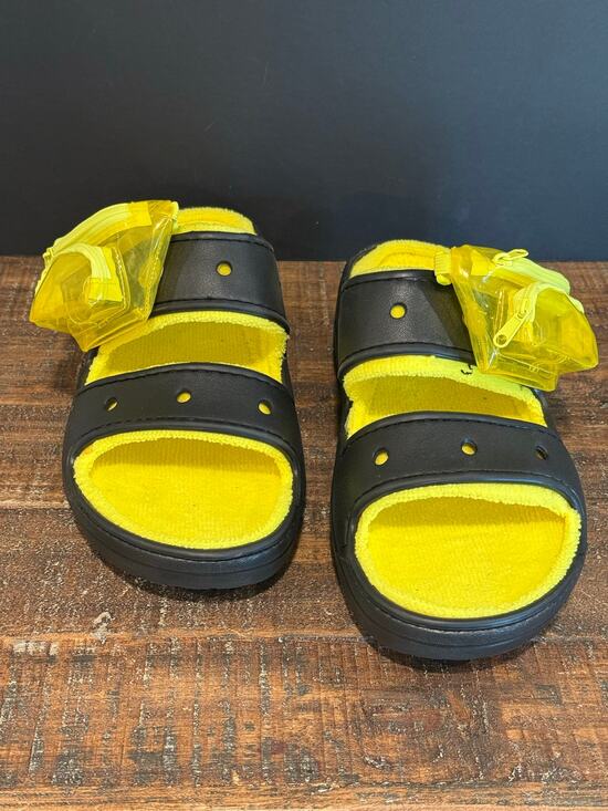 Men\'s Crocs Classic Cozzzy Towel Sandal Black Yellow Slide Mini Pouch Sz 10